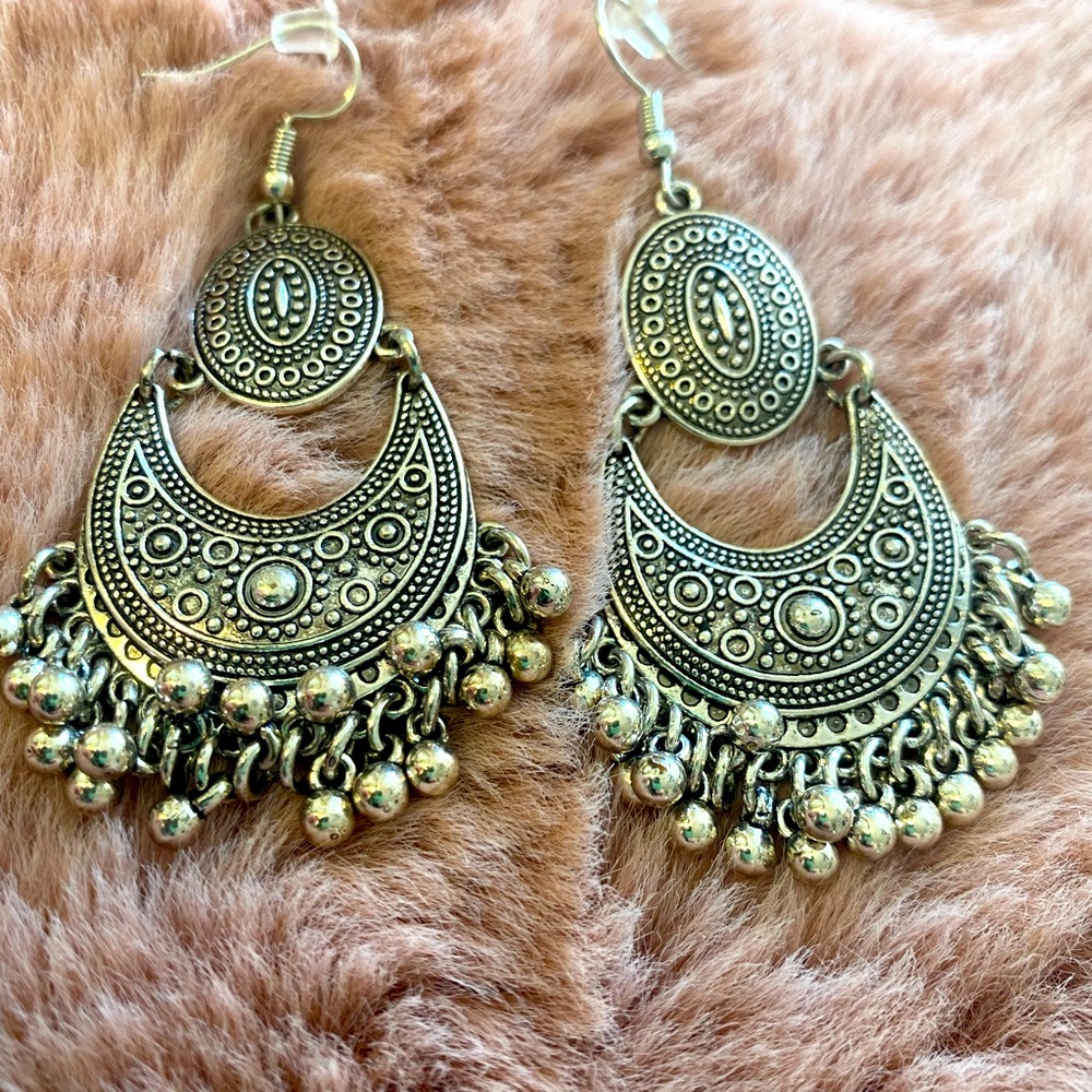 NWOT! Boho silver dangle earrings